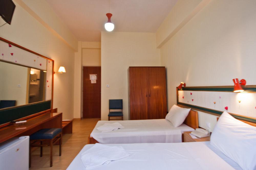 Lucia Hotel ハニア エクステリア 写真